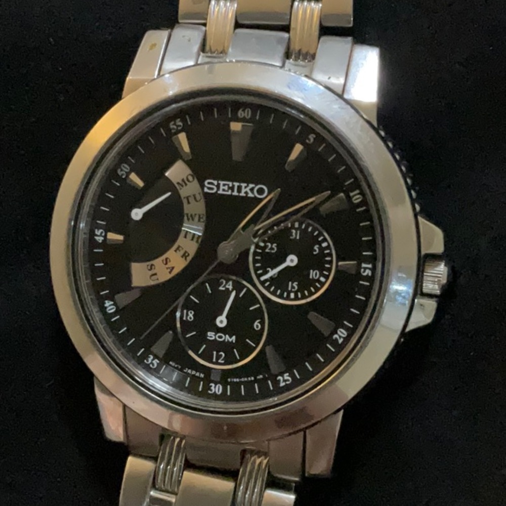 SEIKO WATCH stainless still  carbon fiber face sapphire crystal water resistant